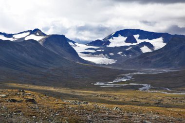 Norveç dağlarında buzulun görünümü
