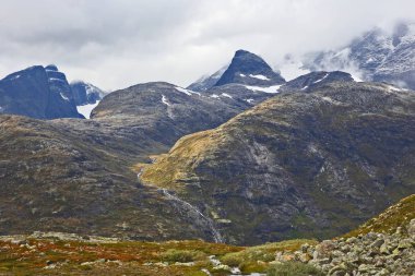 Norveç'te dağlık arazi. Jotunheimen Milli Parkı