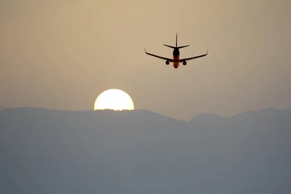 Avión Jet Pasajeros Volando Cielo Noche Atardecer — Foto de Stock