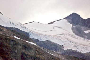 Norveç dağlarında buzulun görünümü