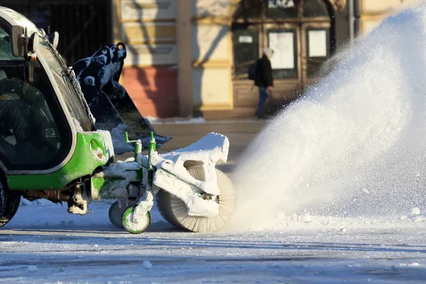 Limpieza Calle Ciudad Nieve Con Ayuda Maquinaria Especial — Foto de Stock