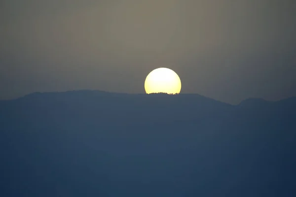 Salida Del Sol Cima Una Montaña —  Fotos de Stock