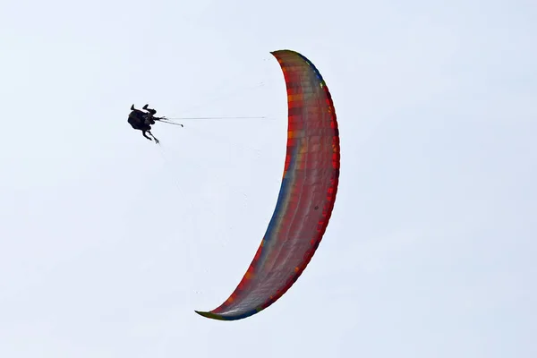 Parapente Volant Sur Une Aile Dans Ciel — Photo