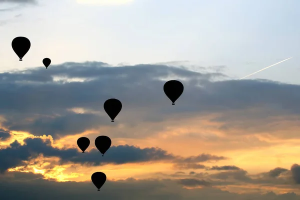 Nombreux Ballons Passagers Volent Sur Fond Aube Dans Nuage — Photo