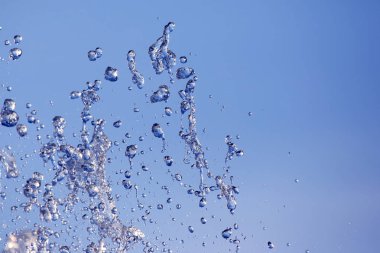 Çeşmeden bir figür.