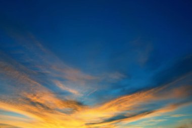 Gökyüzünde Renkli Gün Batımı