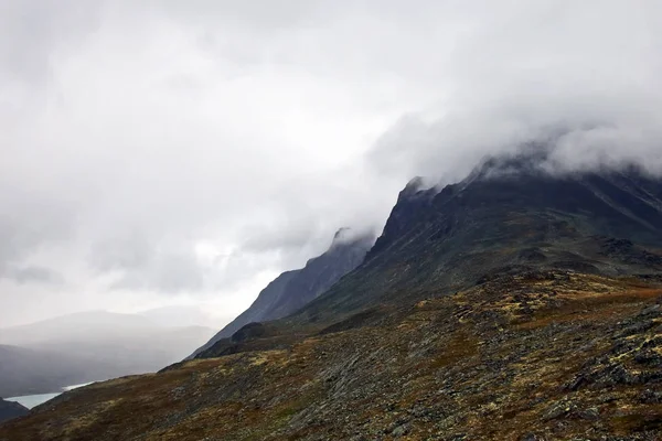 Norveç'te dağlık arazi. Jotunheimen Milli Parkı