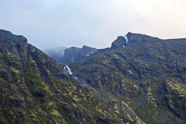 Norveç'te dağlık arazi. Jotunheimen Milli Parkı