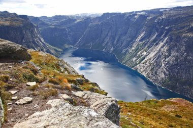 Troll'ü dil gölde. Norveç