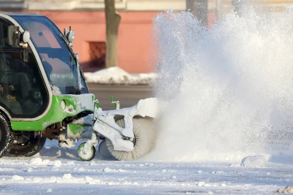 Special Machine Snow Removal Cleans Road — Stock Photo, Image