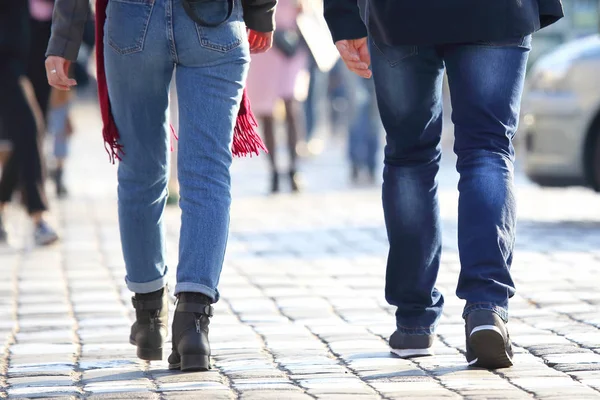 Folk Går Längs Övergångsstället Bekl — Stockfoto