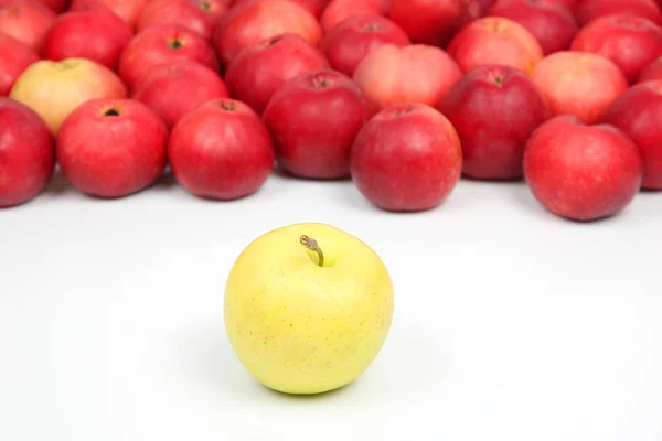 Yellow Apple Background Red Apples White Backgroun — Stock Photo, Image