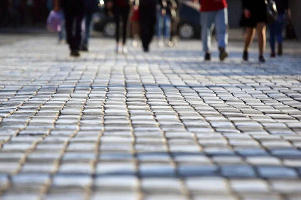 Mensen Oversteken Bij Een Zebrapad Stoep Een Wazig Focu — Stockfoto