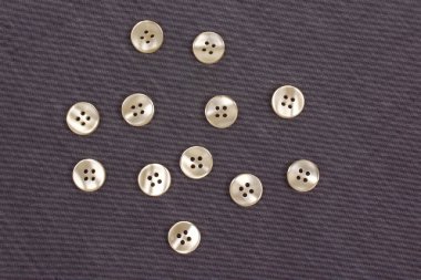 inci gri kot düğmeleri anası