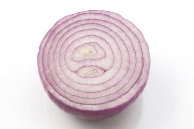 Salata için soğan dilimi.