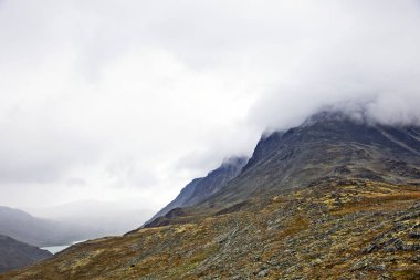 Norveç'te dağlık arazi. Jotunheimen Milli Parkı
