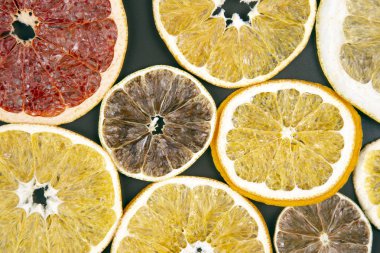 Kurutulmuş dilimleri çeşitli narenciye