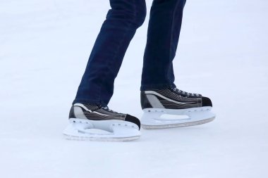 buz pistinde paten ayak