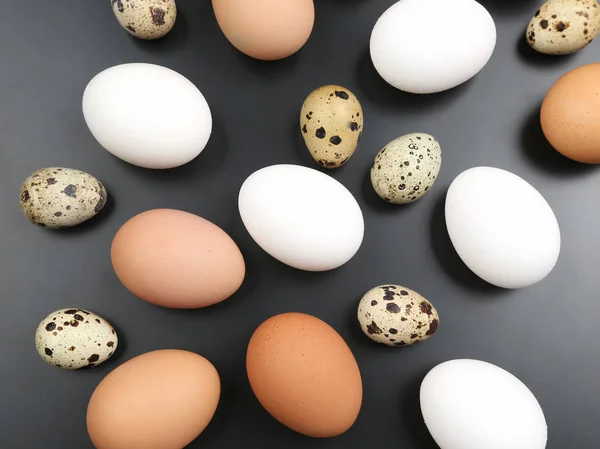 Different Chicken Eggs Lie Randomly Dark Background — Stock Photo, Image