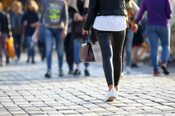 Pessoas Que Cruzam Estrada Uma Travessia Pedestres — Fotografia de Stock