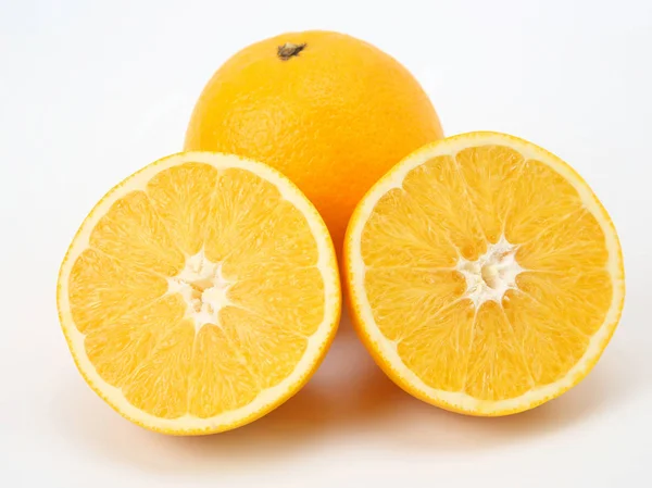 Cięcia Owoców Cytrusowych Pomarańczy Białym Tle — Zdjęcie stockowe