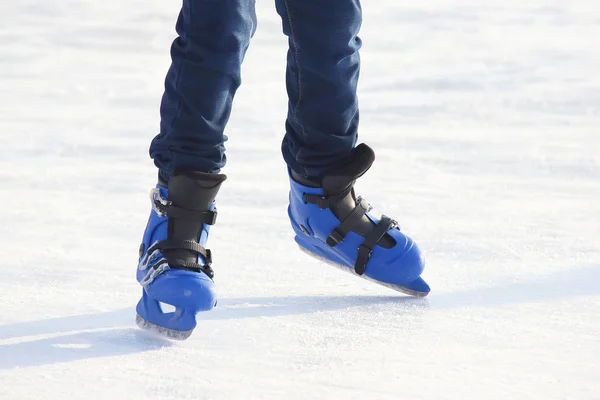 Patinagem Nos Pés Pista Gelo — Fotografia de Stock