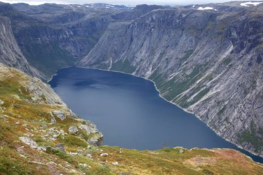 Troll'ü dil gölde. Norveç