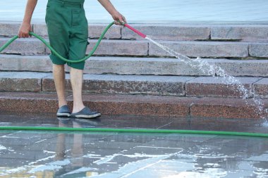 işçi şehir sokak sulama hortumu