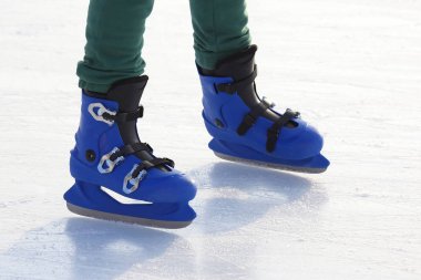 insanlar üzerinde buz rin pateni