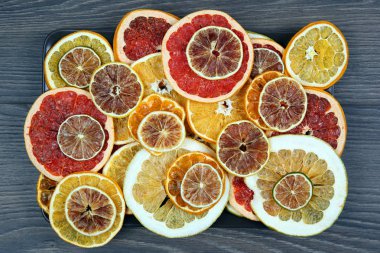 Kurutulmuş dilimleri çeşitli narenciye