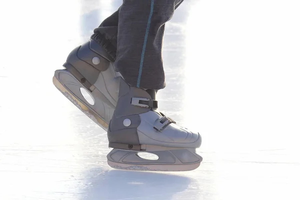 Πόδια Των Ανθρώπων Πατινάζ Δρόμο Πάγο Rin — Φωτογραφία Αρχείου
