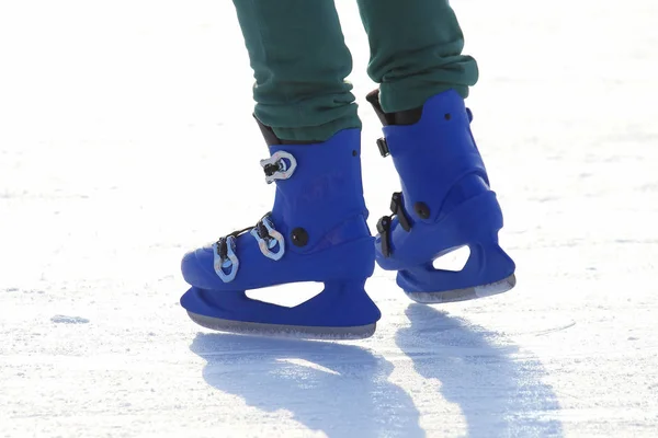 Piernas Patinaje Azul Rin Hielo —  Fotos de Stock