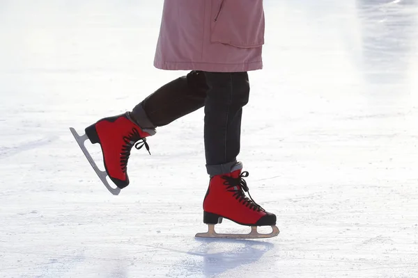 Female Legs Skates Ice Rin — Stock Photo, Image