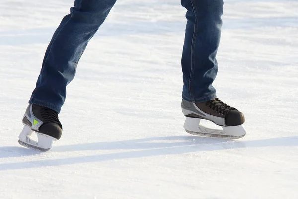 Schlittschuhlaufen Auf Dem Eis — Stockfoto