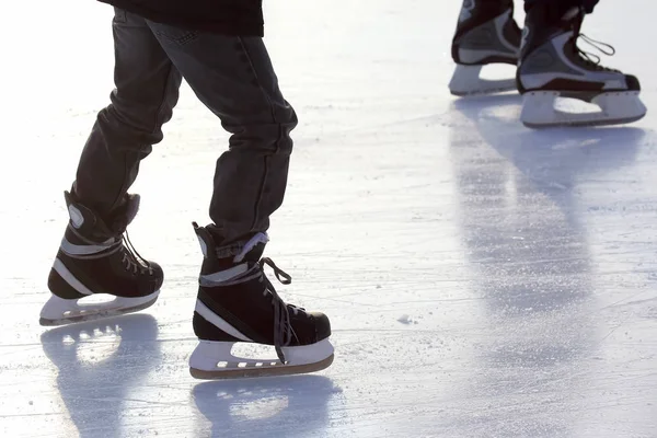 Pieds Patinant Sur Patinoire — Photo