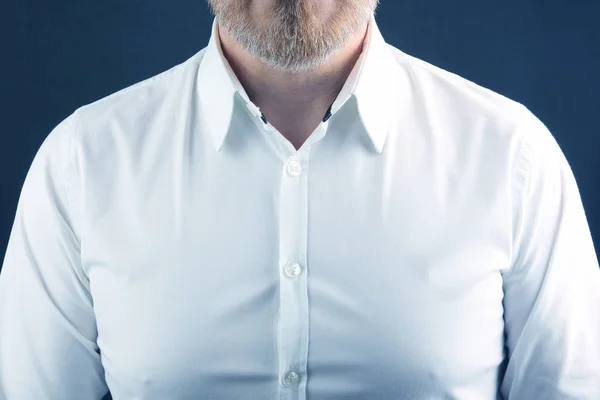 Shirt gekleed op een man met baard — Stockfoto