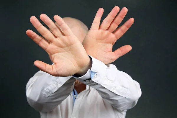 Erkekler bir yana döndü negatif jesti