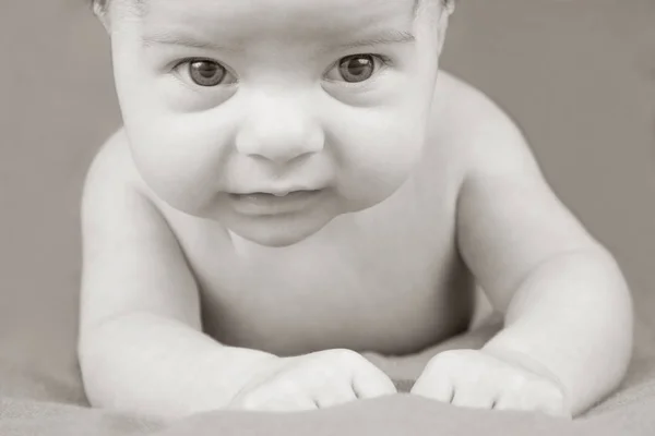 一个美丽的新生婴儿的肖像 — 图库照片
