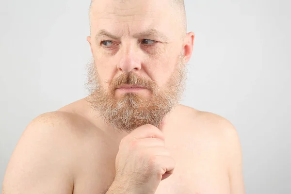 Retrato de um homem careca e barbudo — Fotografia de Stock