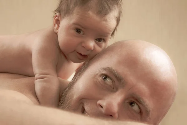 Lovely newborn baby on her parent's back — Stock Photo, Image