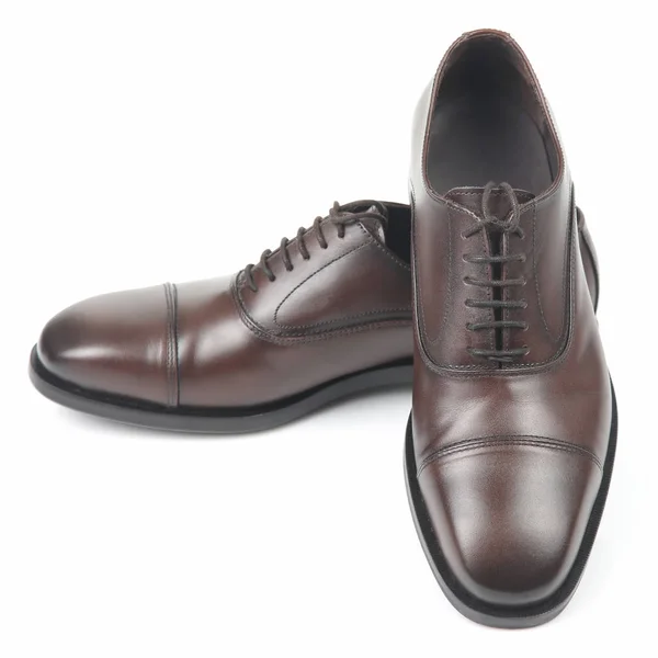 Beyaz arka planda klasik erkek kahverengi ayakkabıları. deri modern sh — Stok fotoğraf