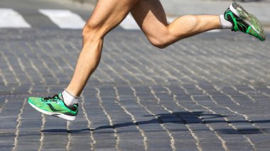 atlet bir maraton mesafe çalışan ayak