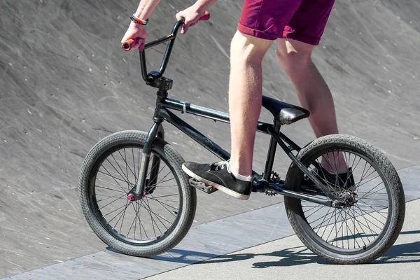 Teenager riding a bike on a special roller coaster — Stock Photo, Image