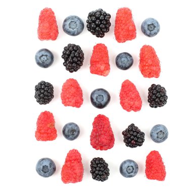 beyaz bir backgrou üzerinde bir kare ortaya farklı sulu çilek