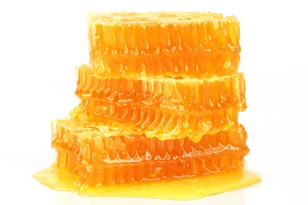 Favo de mel no fundo branco. vitamina foo útil — Fotografia de Stock
