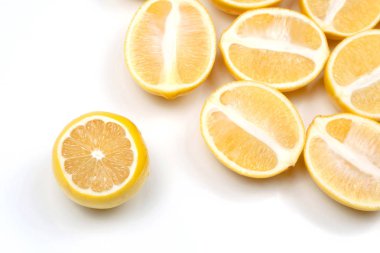 limon yarısı hafif bir adam dilimlenmiş