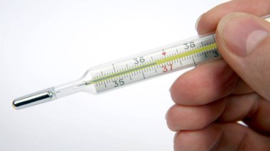 el medikal termometre ile yakın çekim