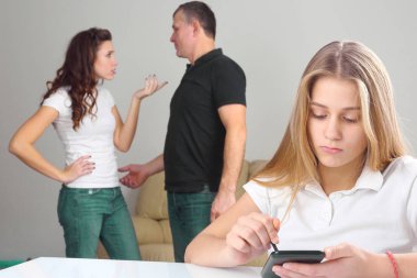 ebeveynler genç kızı ile ilişkisi öğrenmek. ve