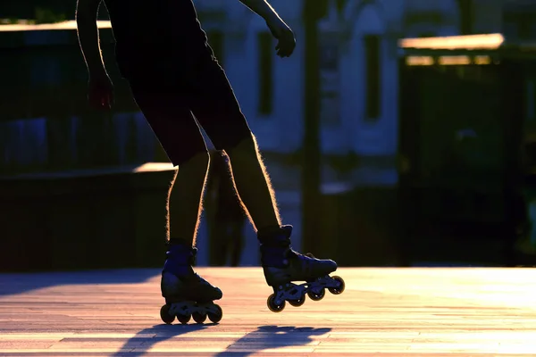 Silhouette Beinpaare auf Rollschuhen — Stockfoto