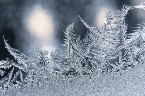 Las heladas insólitas en la ventana invernal. original de invierno — Foto de Stock